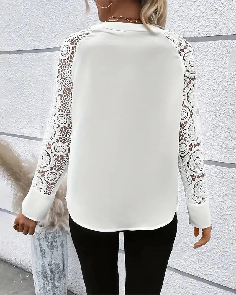 Ria Blouse - Tijdloze elegantie met kanten details voor elke gelegenheid